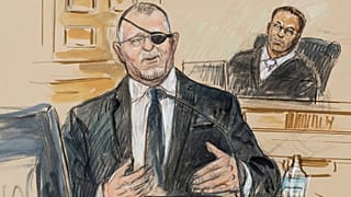 Stewart Rhodes, líder del grupo ultraderechista Oath Keepers, durante el juicio por el asalto al Capitolio.