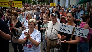 Protestas contra la planta china de fabricación de baterías
