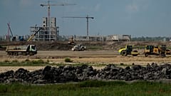 Die Menschen befürchten, dass große Mengen Wasser für das Werk abgezweigt werden könnte.