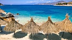 Το Ksamil έχει συγκριθεί με τις Μαλδίβες.