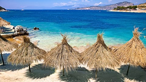 Το Ksamil έχει συγκριθεί με τις Μαλδίβες.