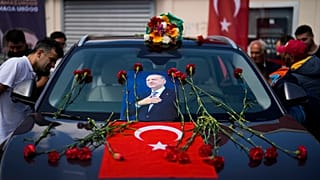 Rose rosse per Erdoğan. (Istanbul, 23.5.2023)