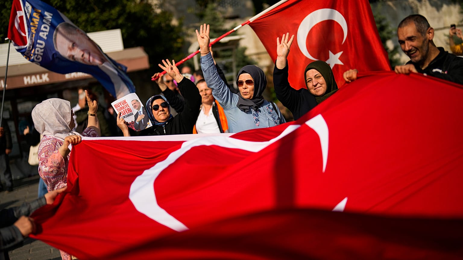 Seguidoras del presidente Recep Tayyip Erdogan en Estambul, Turquía