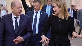La primera ministra estonia, Kaja Kallas y el canciller de Alemania, Olaf Scholz en Tallin, Estonia, el viernes 26 de mayo de 2023.
