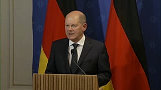 Bundeskanzler Scholz bei seiner Rede in Tallinn