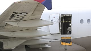 Η ΑΝΟΙΧΤΗ ΠΟΡΤΑ ΤΟΥ ΑΕΡΟΣΚΑΦΟΥΣ