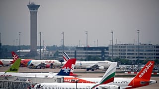 Paris Charles de Gaulle havaalanındaki uçaklar. Fransa