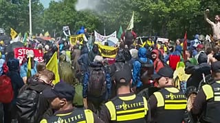 Los manifestantes piden al Gobierno que deje de subvencionar los combustibles fósiles