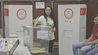 ناخبة تدلي بصوتها في شمال قبرص