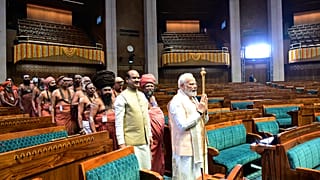 Modi felavatja az új parlament épületét