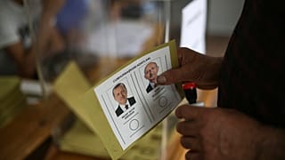 Wahlzettel mit den beiden Kandidaten