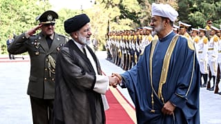 السلطان العماني يصل طهران في زيارة رسمية تدوم يومين