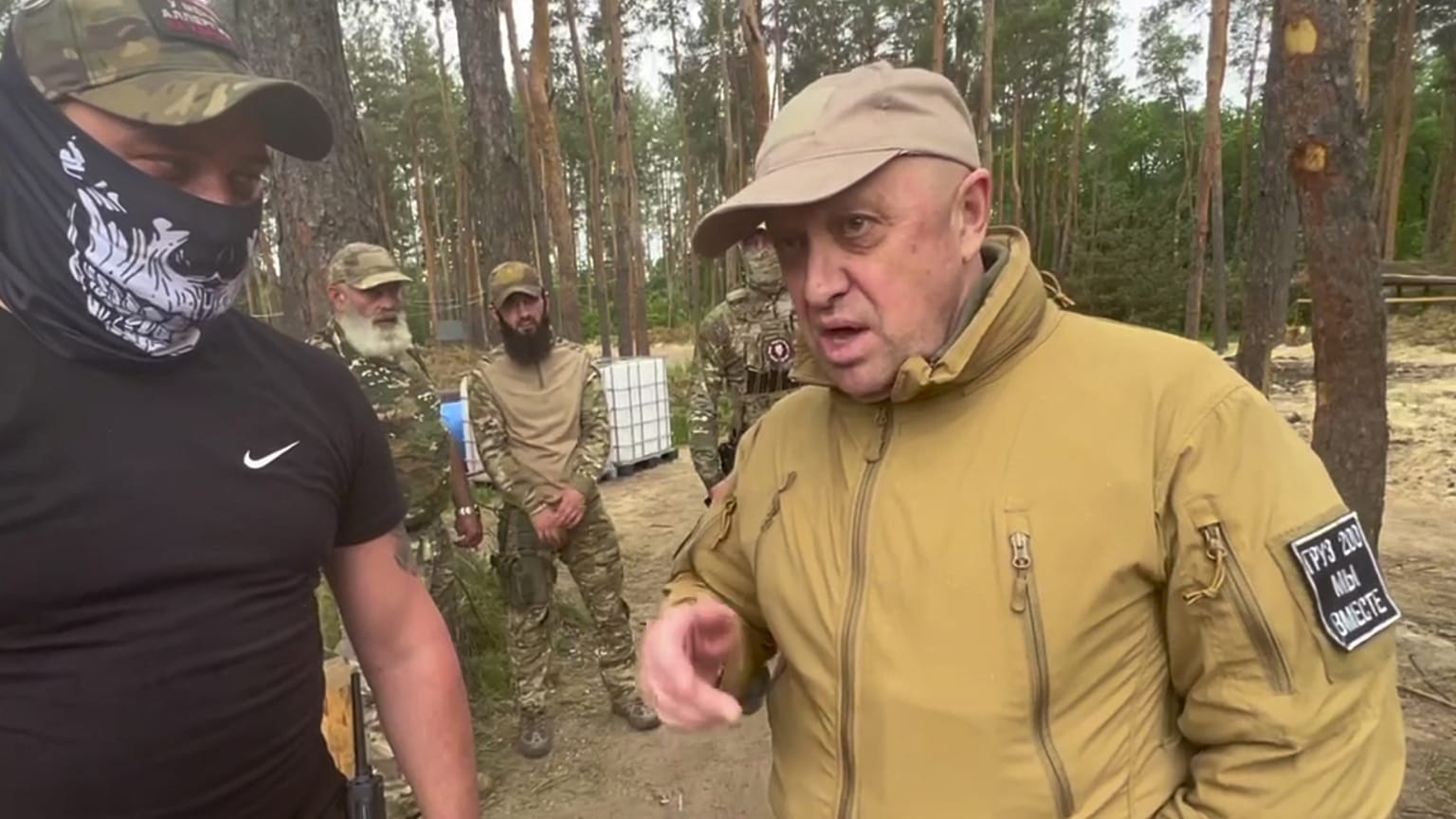 Jevgenyij Prigozsin meglátogatja a Wagner egyik táborát