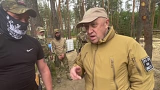 Jevgenyij Prigozsin meglátogatja a Wagner egyik táborát