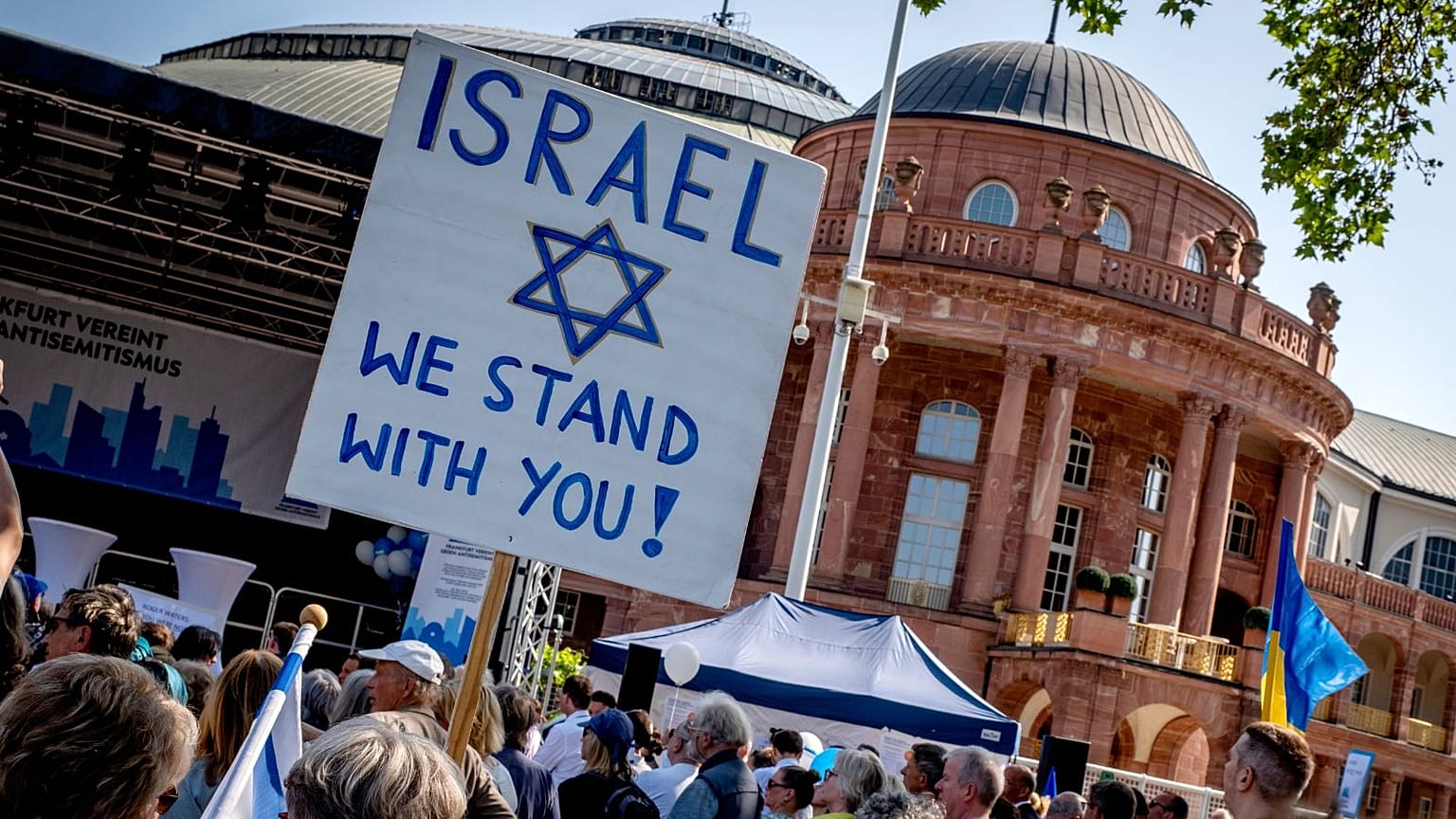 Jewish groups protest against Roger Waters in Frankfurt - Sunday 28 May 2023