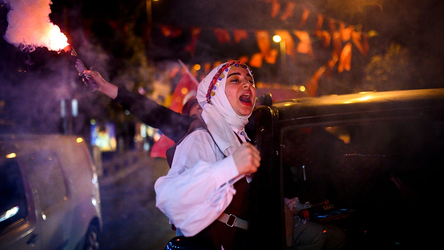 Las calles de Estambul celebran la victoria de Erdogan