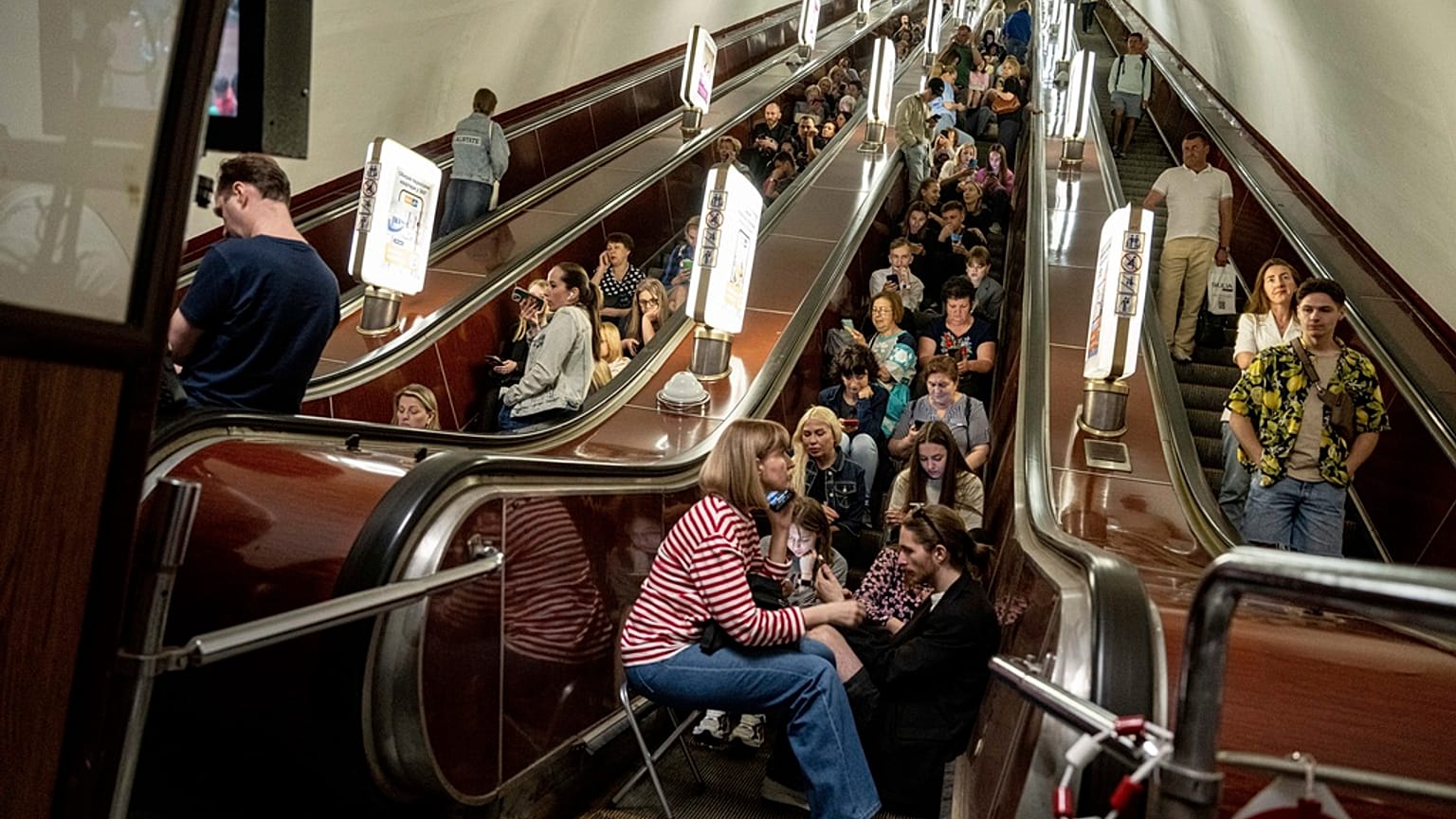 Tutti al rifugio in metropolitana. (Kiev, 29.5.2023)