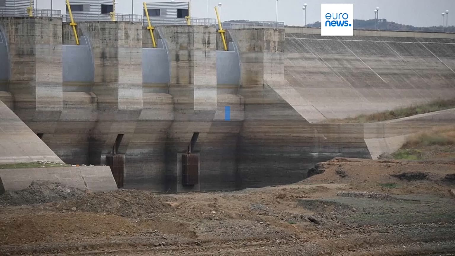 Barragens vazias, imagens da seca preocupante que atinge o sul da Europa