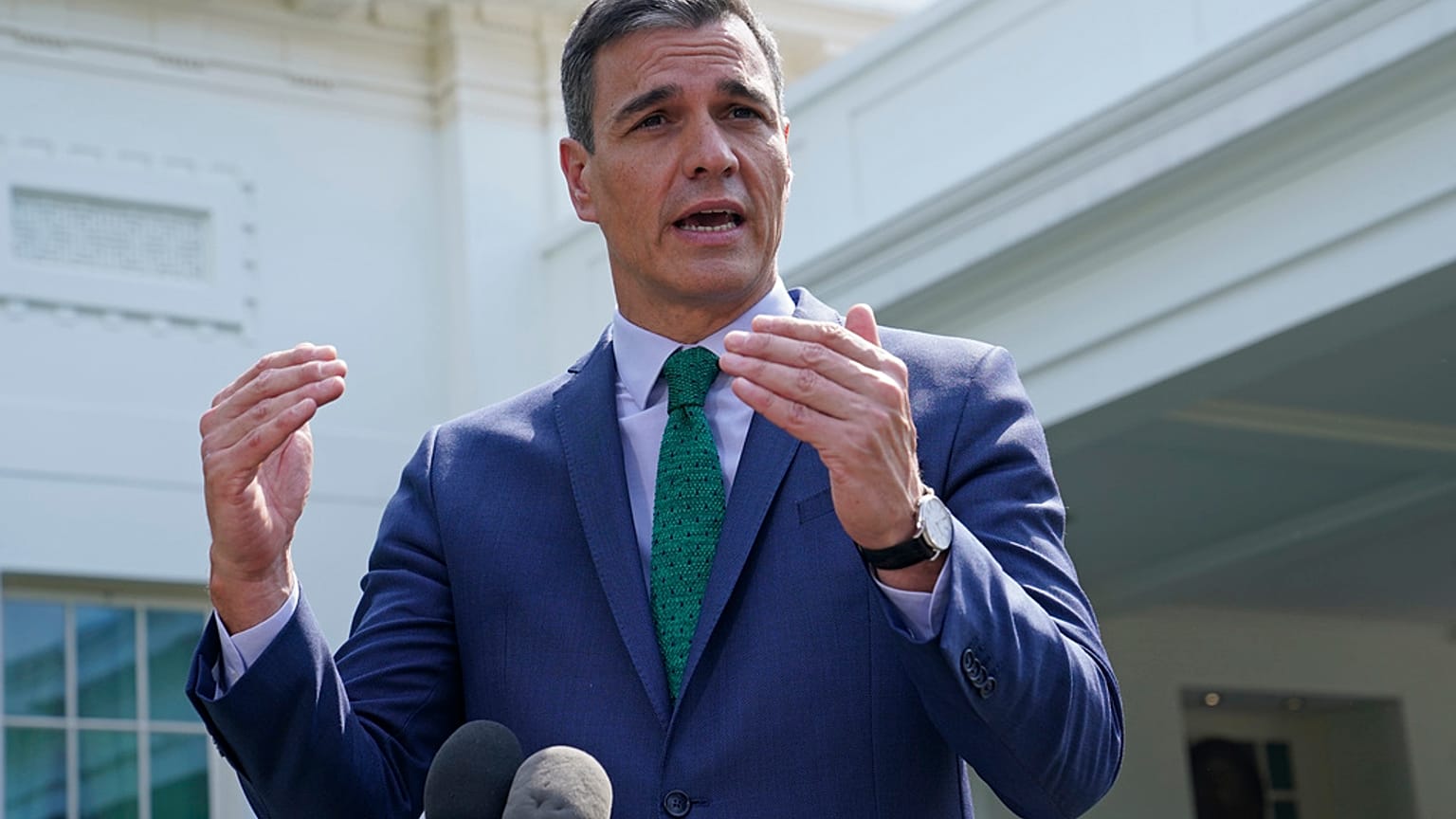 El presidente del Gobierno español, Pedro Sánchez, delante de la Casa Blanca en Washington el pasado 12 de mayo.