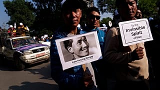 Edmund Hillary hegymászóra és vezetőjére, Tenzing Norgay serpára emlékeztek Katmanduban 