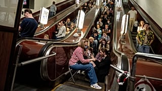 ایستگاه مترو در شهر کی‌یف به تاریخ ۲۹ مه میلادی