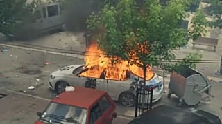 Kosova'nın kuzeyinde Sırpların çoğunlukta olduğu bölgedeki protestoda bir polis aracı ateşe verildi