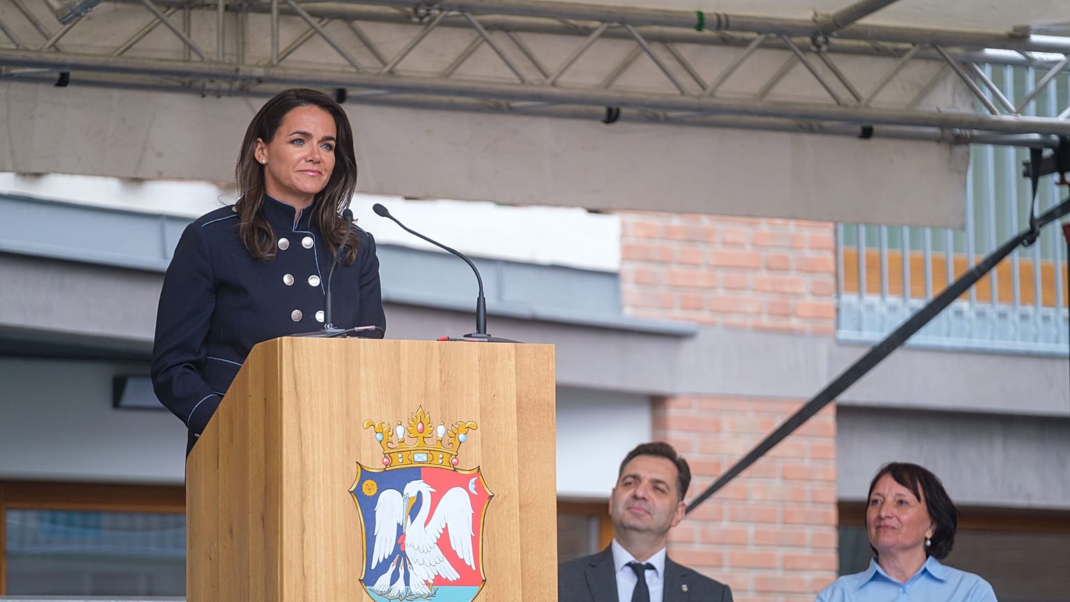 Novák Katain köztársasági elnök beszédet mond a sepsiszentgyörgyi Szilvássy Carola Református Szeretetotthon avatásán május 28-án
