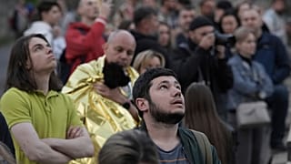 Эвакуированные жители одного из домов в Киеве