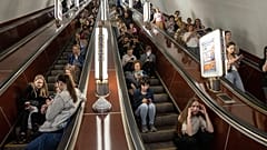 Zivilisten suchen Schutz in der Kiewer Metro