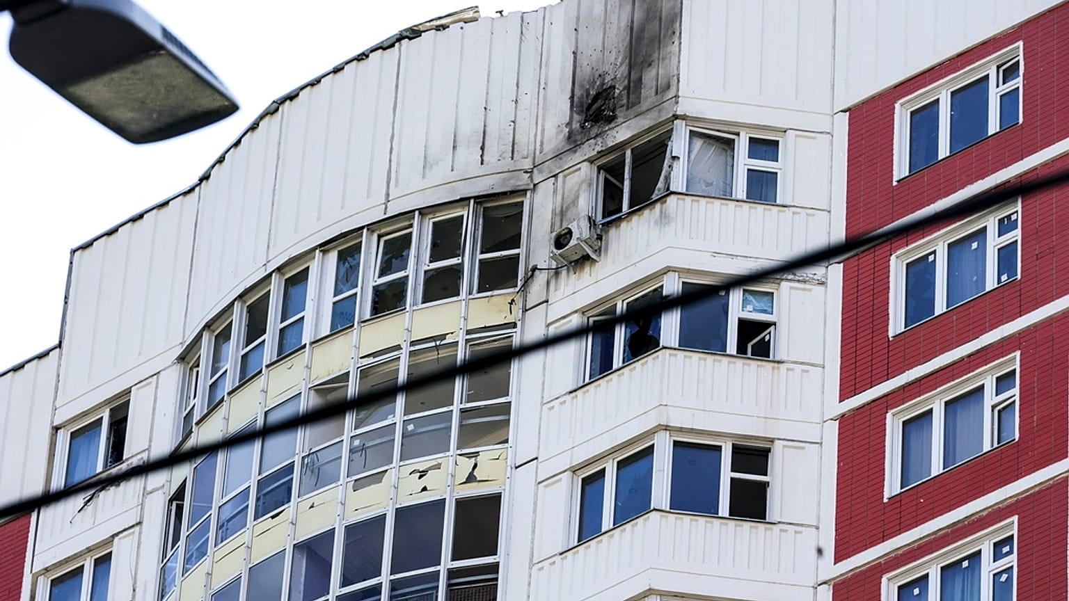 Un edificio danneggiato a Mosca