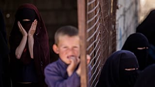 Gyerekek az al-Hol táborban, ahol az Iszlám Állam tagjainak családjai élnek - Hasakeh tartomány, Szíria, 2023. április 19.