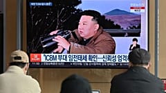 Kim Jong Un ekranda füze testi izlerken görülüyor
