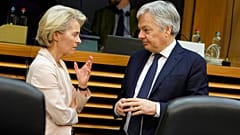Ursula von der Leyen junto a Didier Reynders