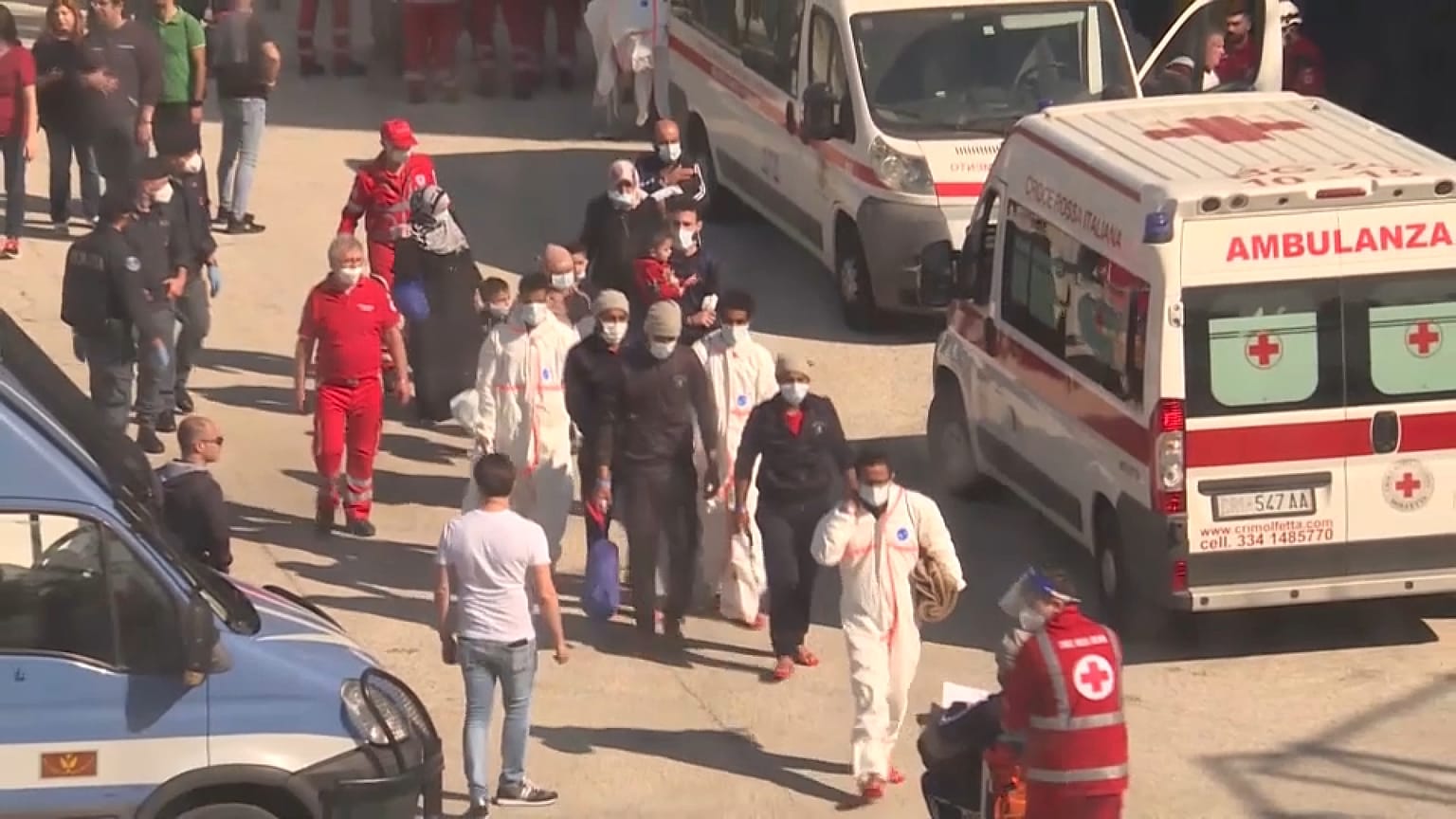 Die Migranten gingen in Bari von Bord 