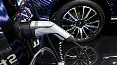 Fransız hükümeti 2030 yılına kadar Fransa'da yıllık 2 milyon elektrikli araç üretilmesi hedefi koydu