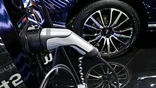 Fransız hükümeti 2030 yılına kadar Fransa'da yıllık 2 milyon elektrikli araç üretilmesi hedefi koydu