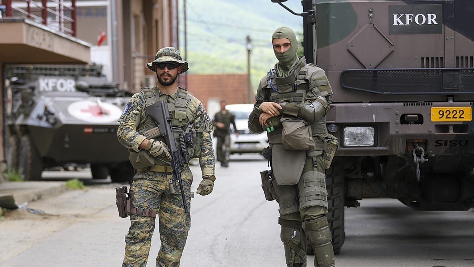 Efectivos de las fuerzas de apoyo para la paz de la OTAN en Kosovo (KFOR).