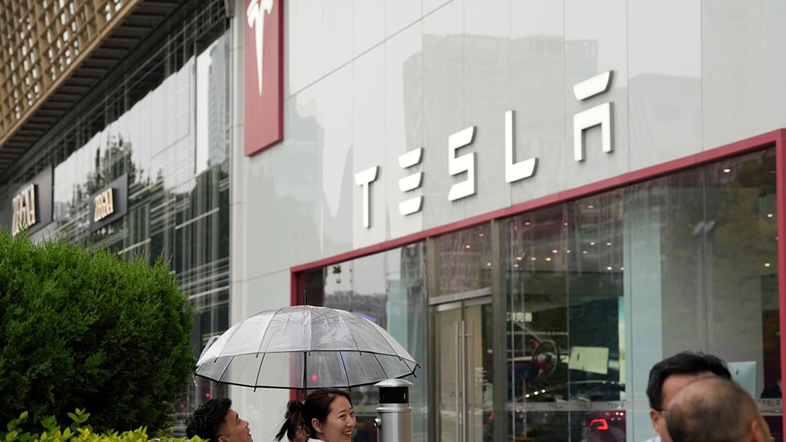 Tesla Çin'deki yatırımlarını genişletmek istiyor