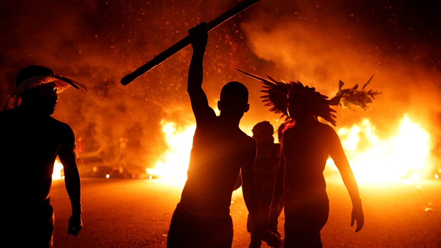 Brezilya'da Guarani yerlileri, Sao Paulo kentinde, ata topraklarını sınırlayan politikayı değiştirecek bir yasa teklifini protesto etti