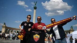 Tifosi della Roma sulla "Piazza degli Eroi" di Budapest. (31.5.2023)