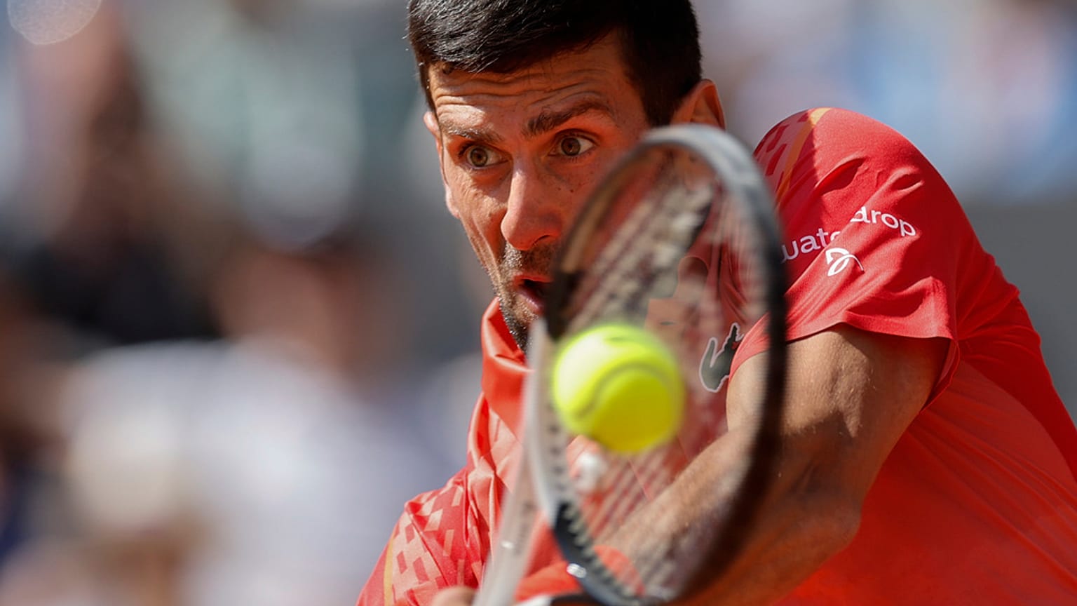 Djokovic a Roland Garros stadionban, Párizsban 2023. május 29-én 