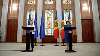 Moldova's President Maia Sandu, right, and European Commission President Ursula von der Leyen