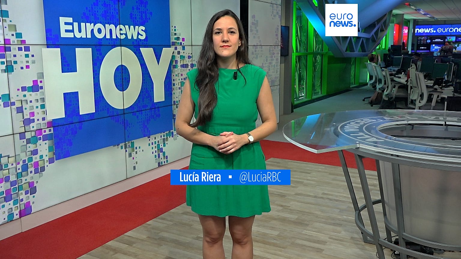 Lucia Riera presenta el informativo diario Euronews Hoy.