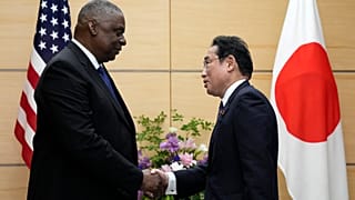 Lloyd Austin és Kishida Fumio Tokióban 2023. június 1-én Tokióban