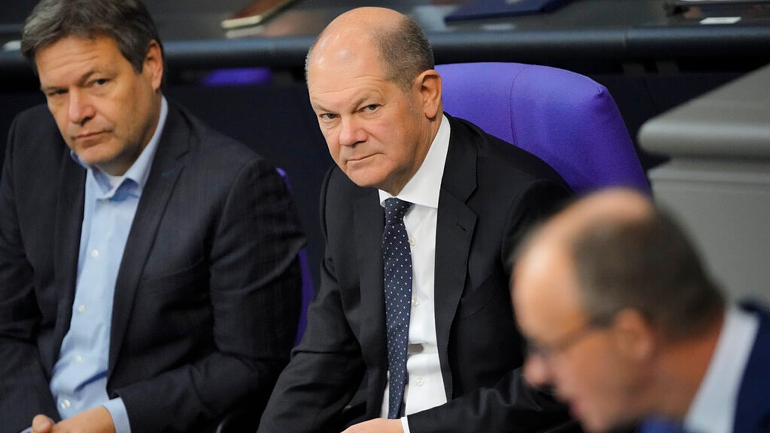 Habeck, Scholz und Merz im Bundestag - ARCHIVBILD