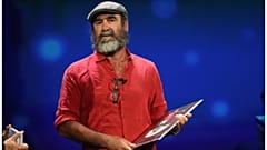  نجم كرة القدم الفرنسي السابق إريك كانتونا
