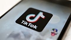 A TikTok alkalmazás ikonja egy okostelefonon