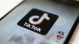 A TikTok alkalmazás ikonja egy okostelefonon