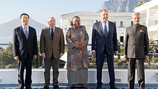 Çin Dışişleri Bakan Yardımcısı, Brezilya Dışişleri Bakanı, Güney Afrika Uluslararası İlişkiler Bakanı, Rusya ve Hindistan Dışişleri Bakanları (soldan sağa)