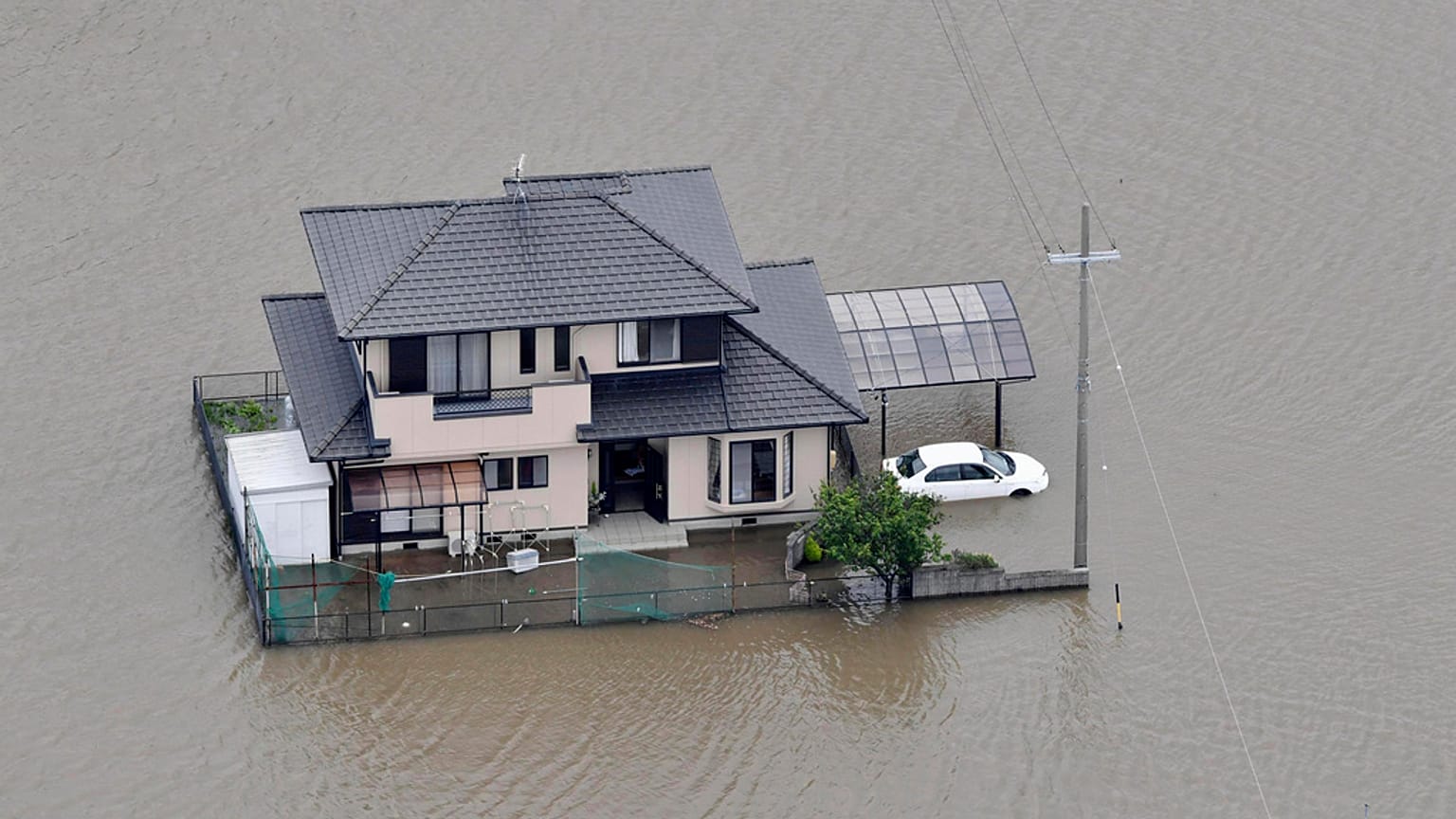 Die Auswirkungen des Taifuns Mawar sind in vielen Teilen Japans deutlich zu spüren gewesen.